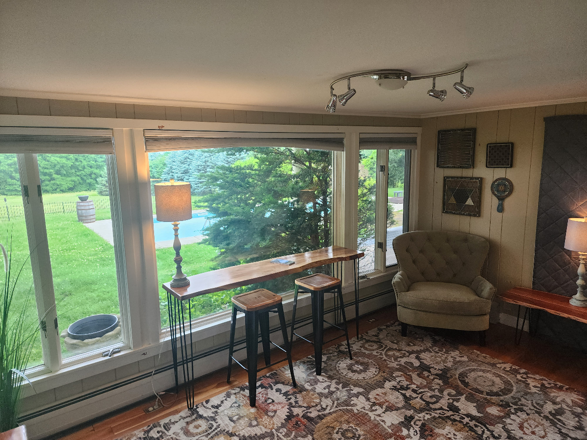 Private two bedroom apartment 1.5 miles UVM/Hospital, Spectacular views/location. - Photo 3