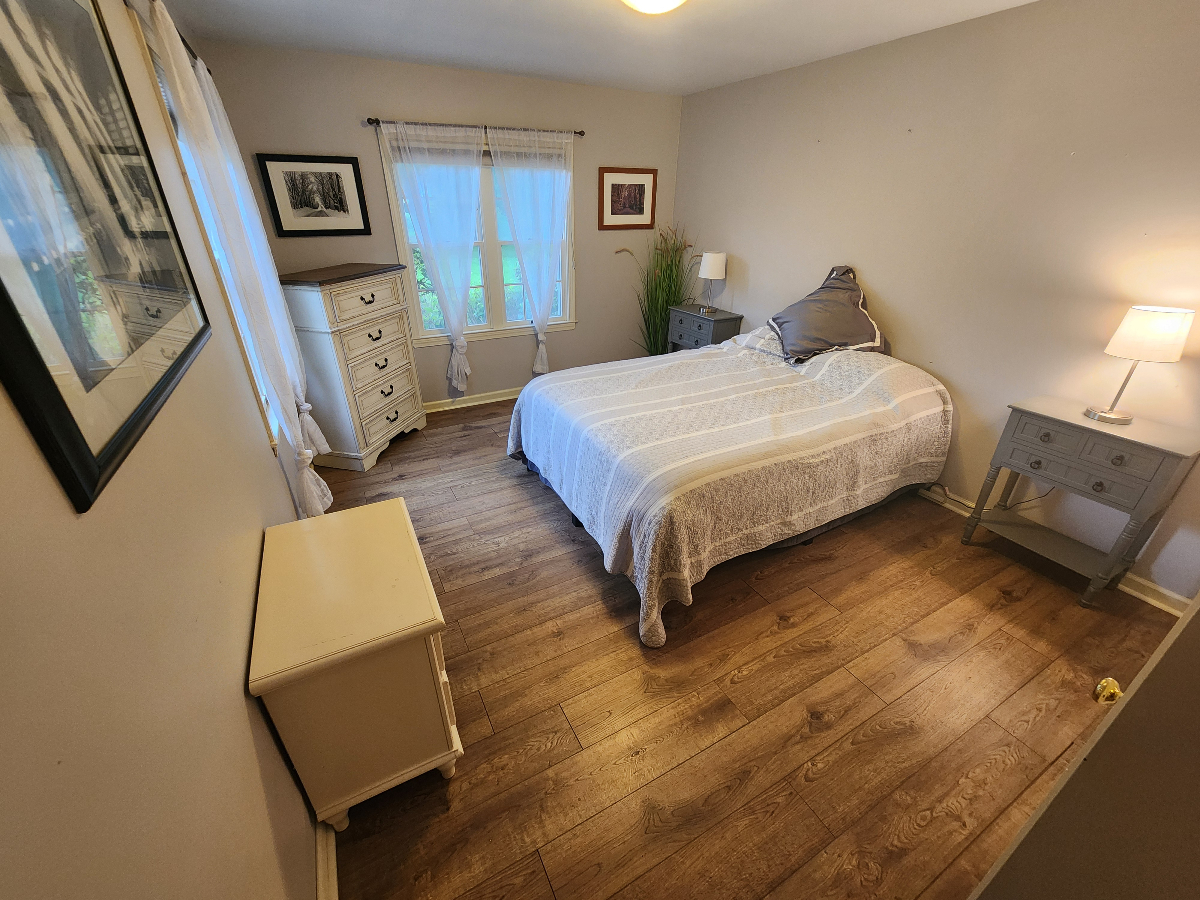Private two bedroom apartment 1.5 miles UVM/Hospital, Spectacular views/location. - Photo 5