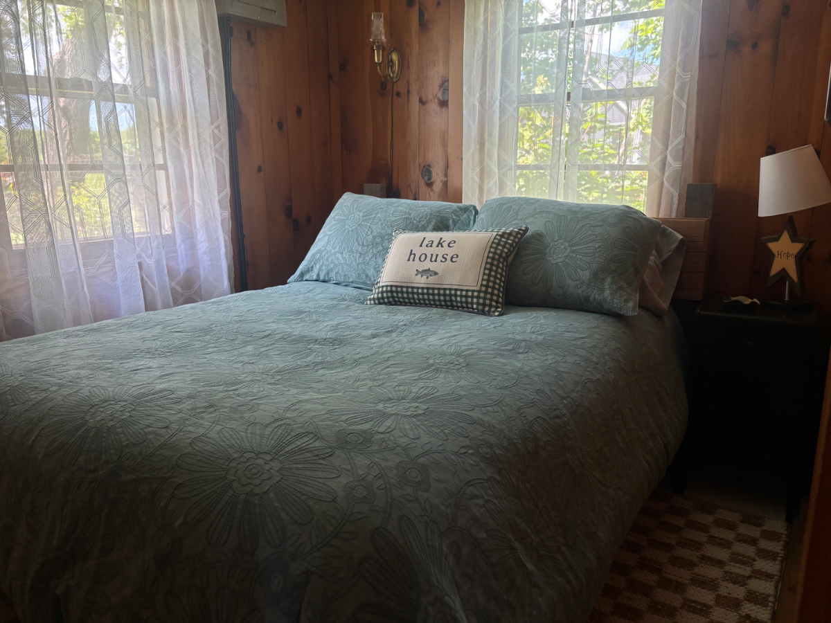 Small Cottage with Lakefront Access - Photo 3