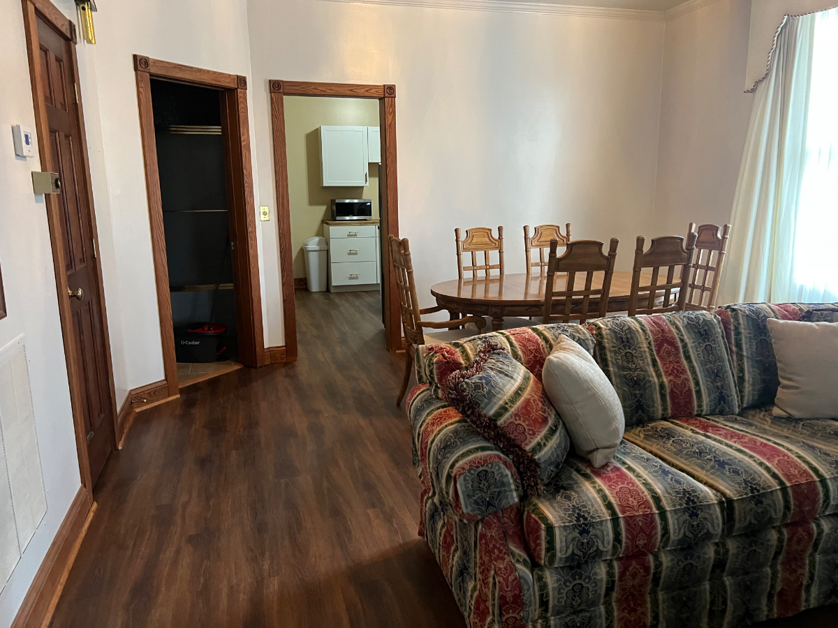Spaceous 3 bedroom Condo - Photo 6