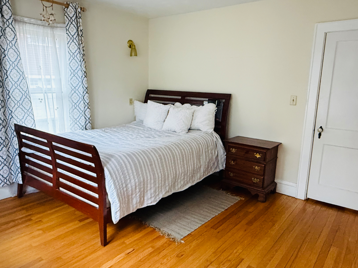 Superior location less than 1 mile to hospital and charming home - Photo 5