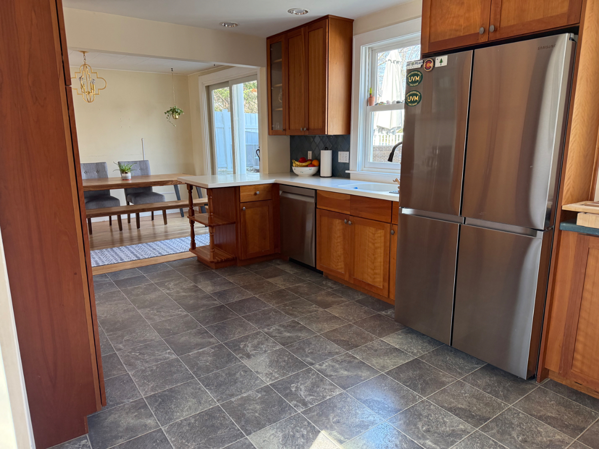 Superior location less than 1 mile to hospital and charming home - Photo 3