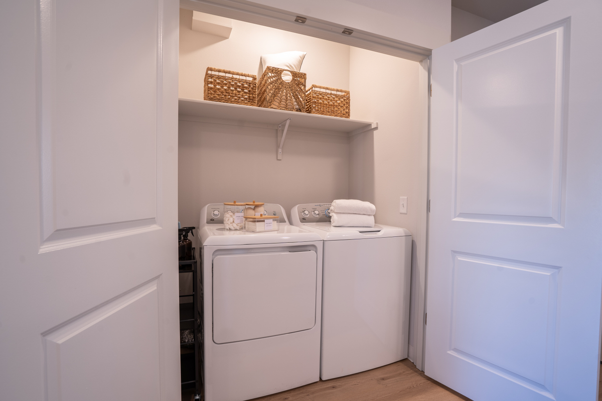 Modern Mountain Living Community with 24/7 Fitness Center - Pet Friendly - Sauna - On-Site Dog Park-Clubhouse - Photo 5