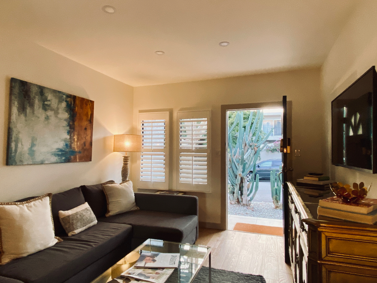 West Hollywood oasis with private patio - Photo 5
