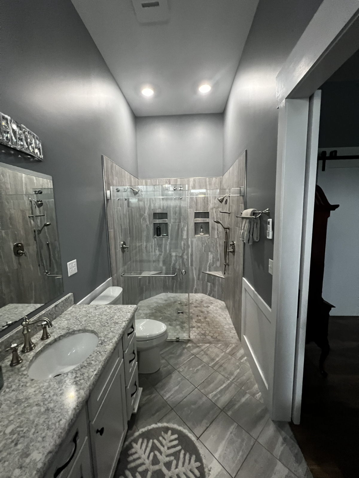 Beautiful Luxurious Modern Spacious Ground Level Apartment 2 Car Attached Garage - Photo 6