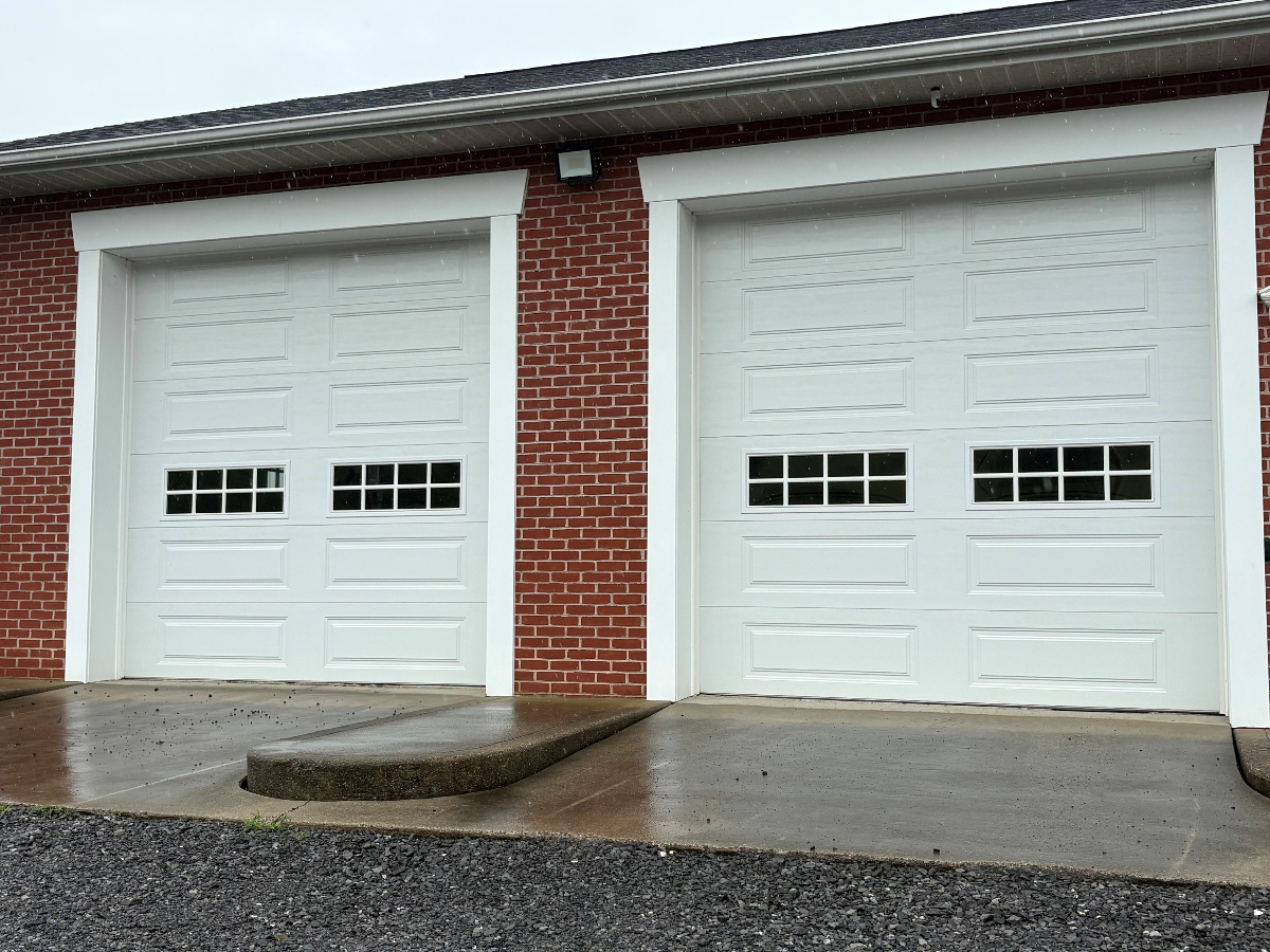Beautiful Luxurious Modern Spacious Ground Level Apartment 2 Car Attached Garage - Photo 8
