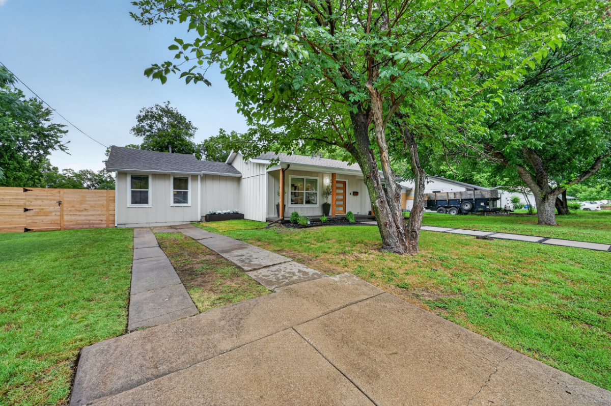 Executive Furnished 3BR Home Near Downtown Mansfield & Hospitals - Photo 2