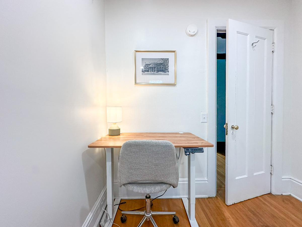 Newly Renovated, Fully Furnished 1 BR Apartment - Wi-Fi, Off Street Parking, Heat & Water Included - Photo 1