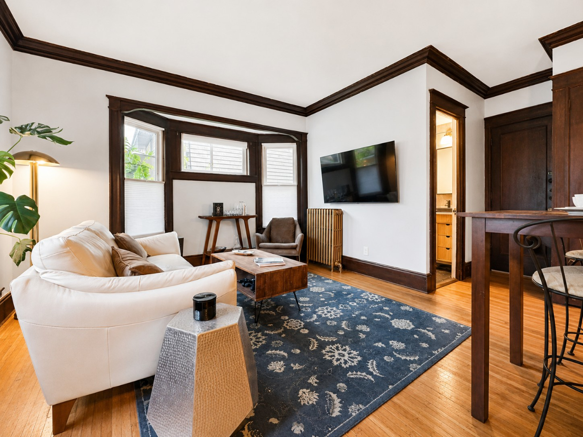 Newly Renovated, Fully Furnished 1 BR Apartment - Wi-Fi, Off Street Parking, Heat & Water Included - Photo 4