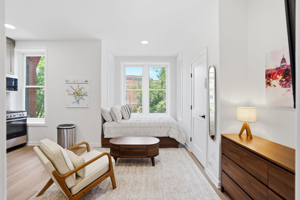 Furnished Studio on Capitol Hill | Utilities & WiFi Included | On-Site Laundry - Photo 4