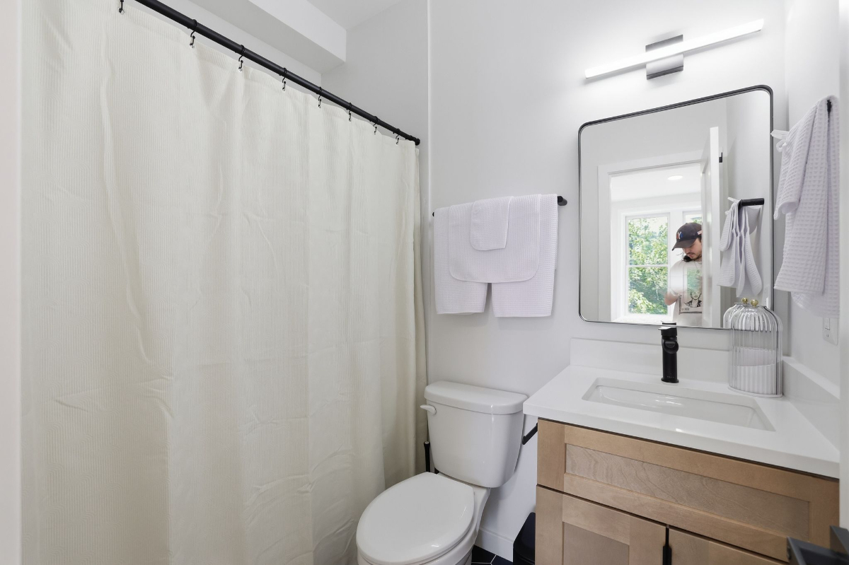 Furnished Studio on Capitol Hill | Utilities & WiFi Included | On-Site Laundry - Photo 11