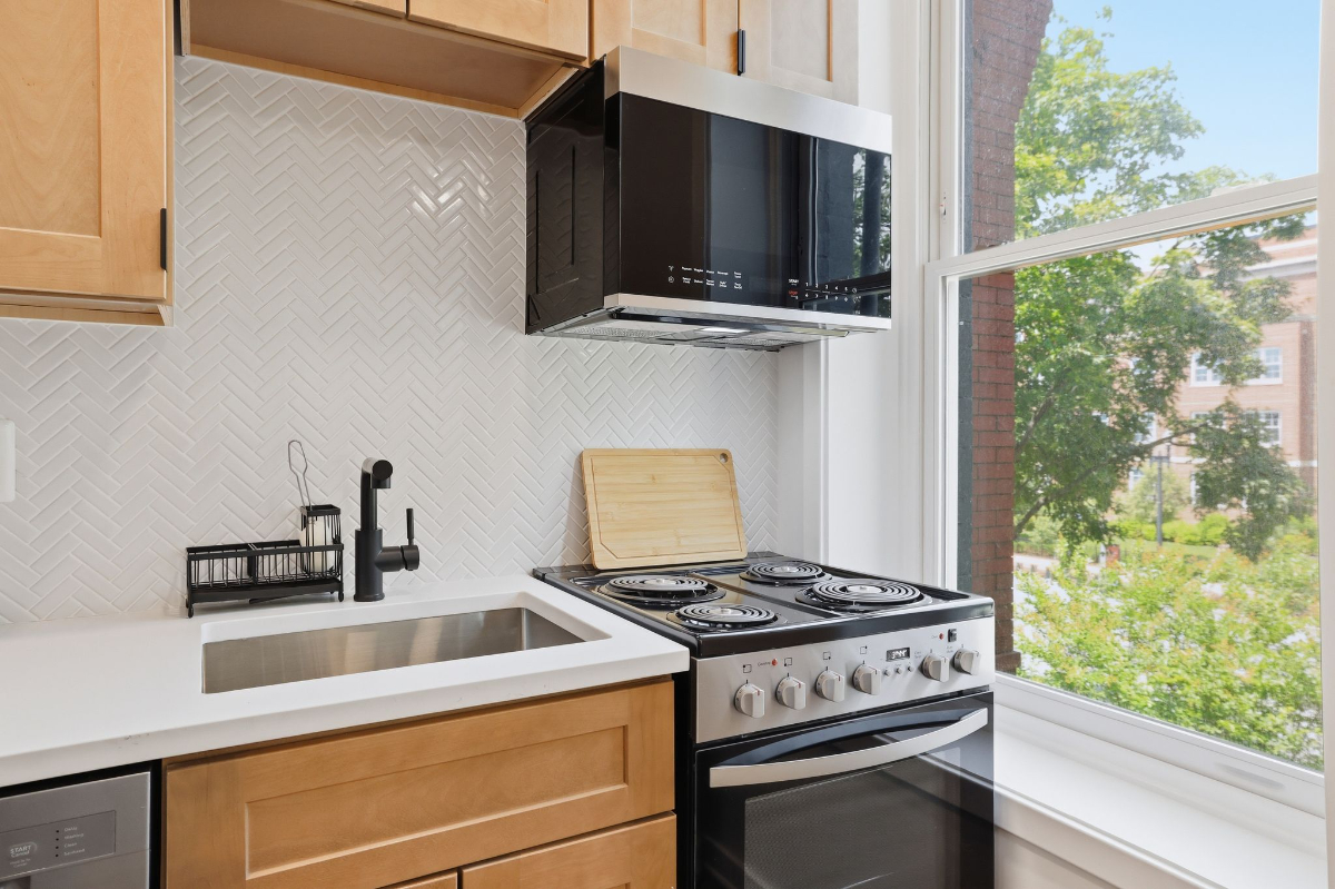 Furnished Studio on Capitol Hill | Utilities & WiFi Included | On-Site Laundry - Photo 12