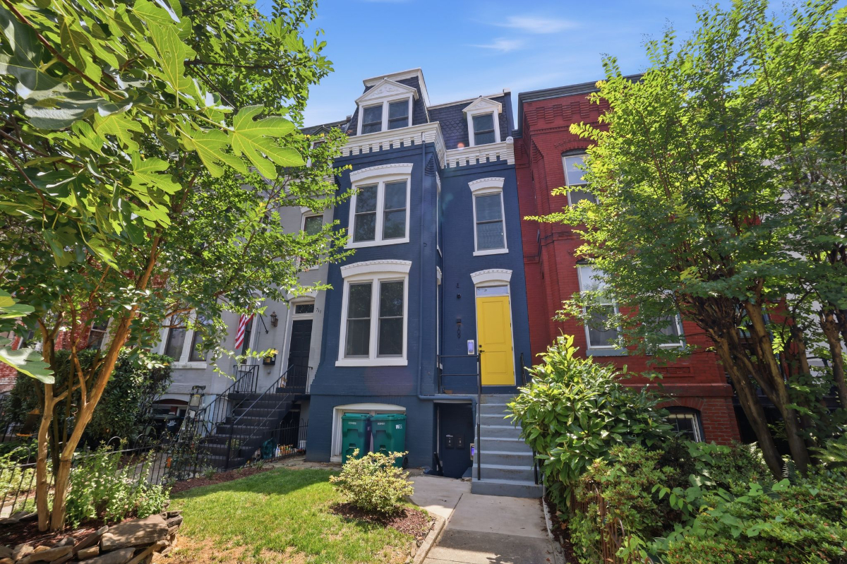 Furnished Studio on Capitol Hill | Utilities & WiFi Included | On-Site Laundry - Photo 1