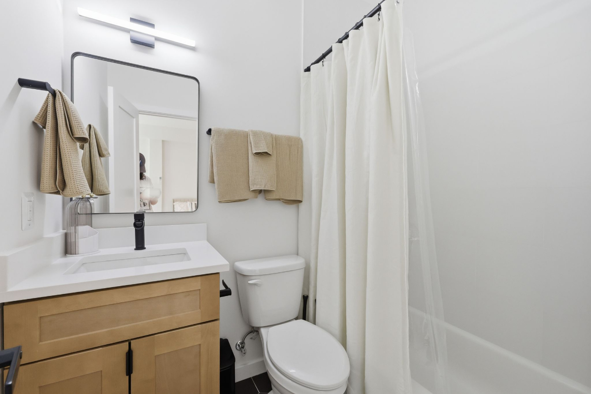 Furnished Studio on Capitol Hill | Utilities & WiFi Included | On-Site Laundry - Photo 4