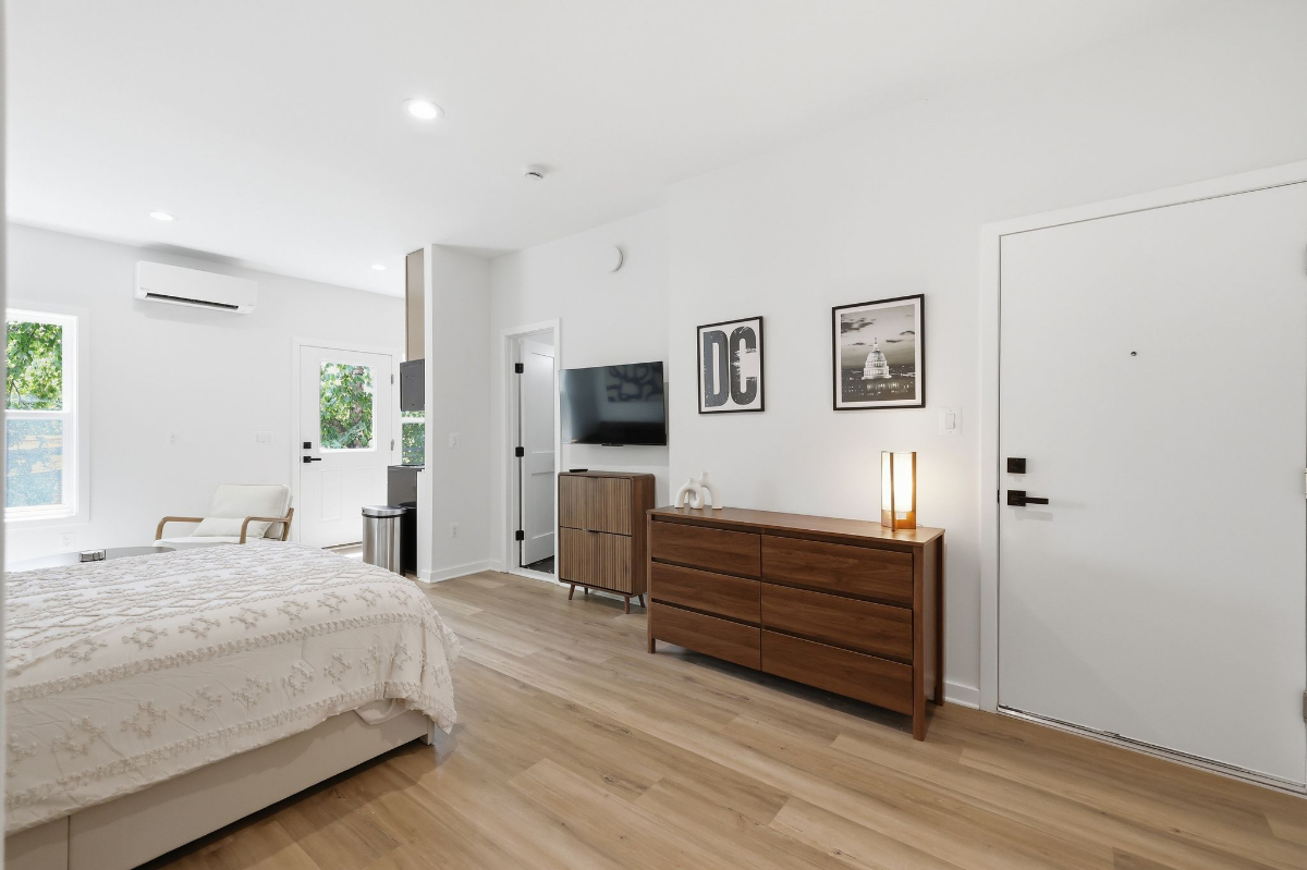 Furnished Studio on Capitol Hill | Utilities & WiFi Included | On-Site Laundry - Photo 6