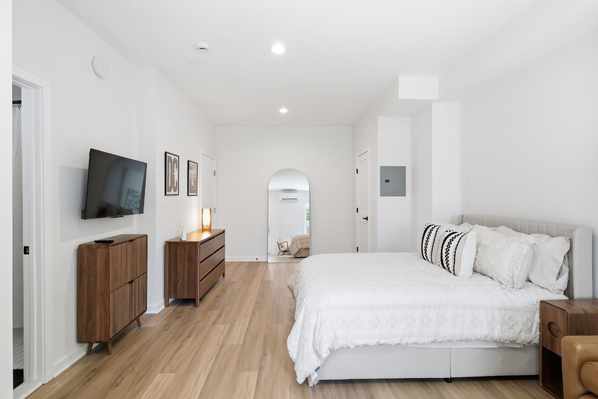 Furnished Studio on Capitol Hill | Utilities & WiFi Included | On-Site Laundry - Photo 8