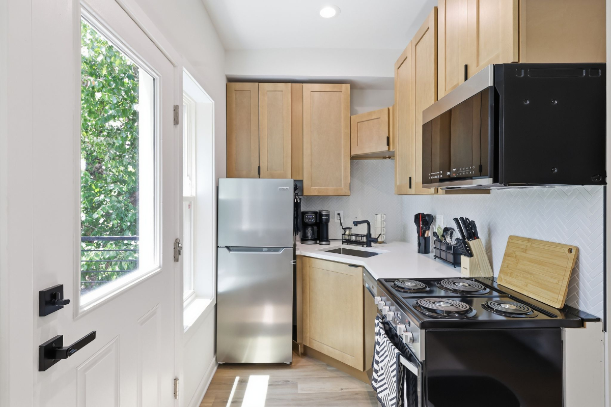 Furnished Studio on Capitol Hill | Utilities & WiFi Included | On-Site Laundry - Photo 12