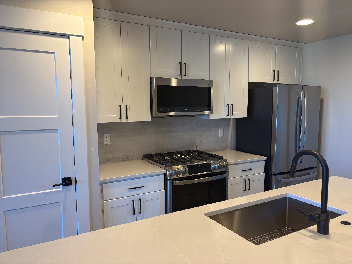 Fully Furnished Empire Ave. Townhouse - Photo 1