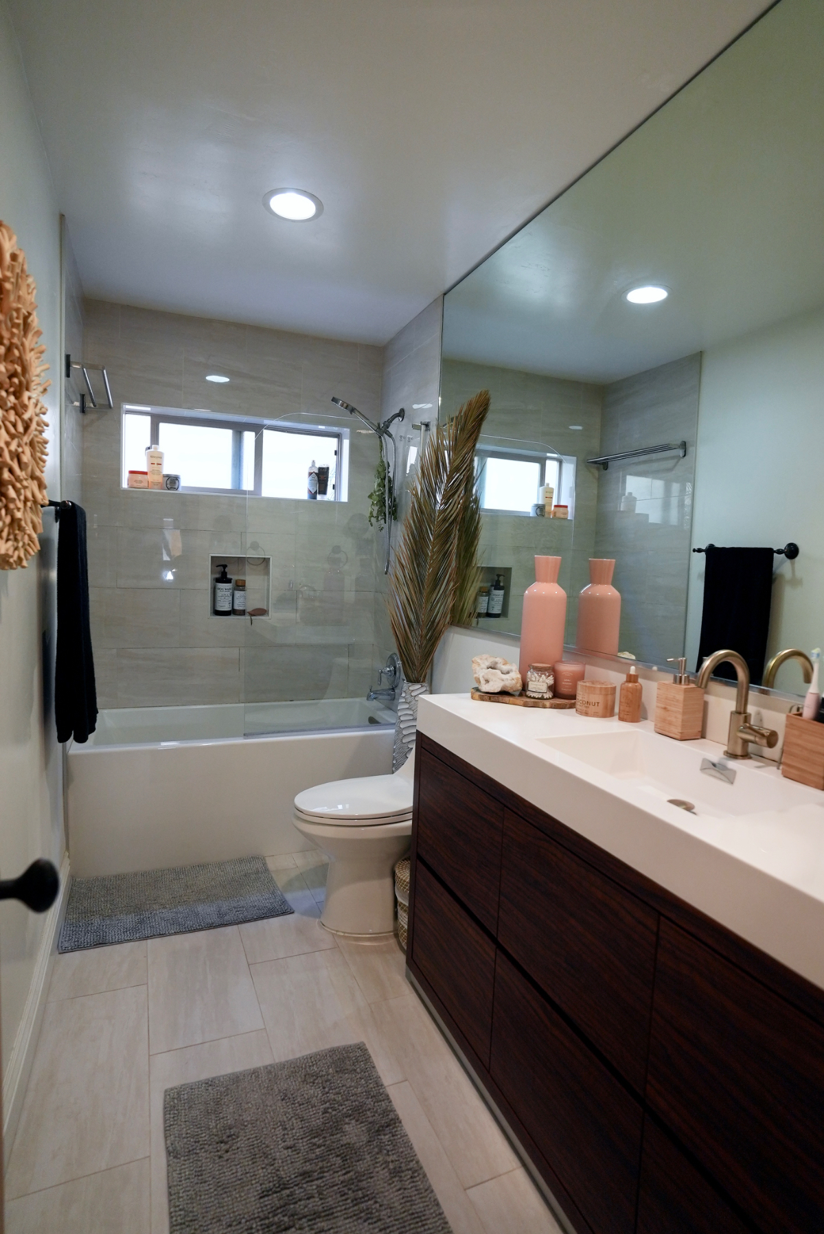 Elegant 1-Bedroom Condo 3 Blocks from the Beach! - Photo 3
