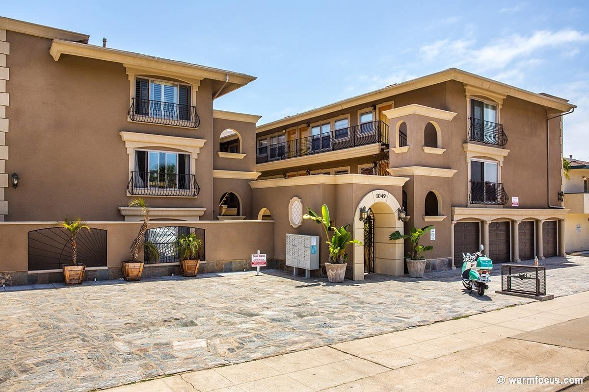 Elegant 1-Bedroom Condo 3 Blocks from the Beach! - Photo 4