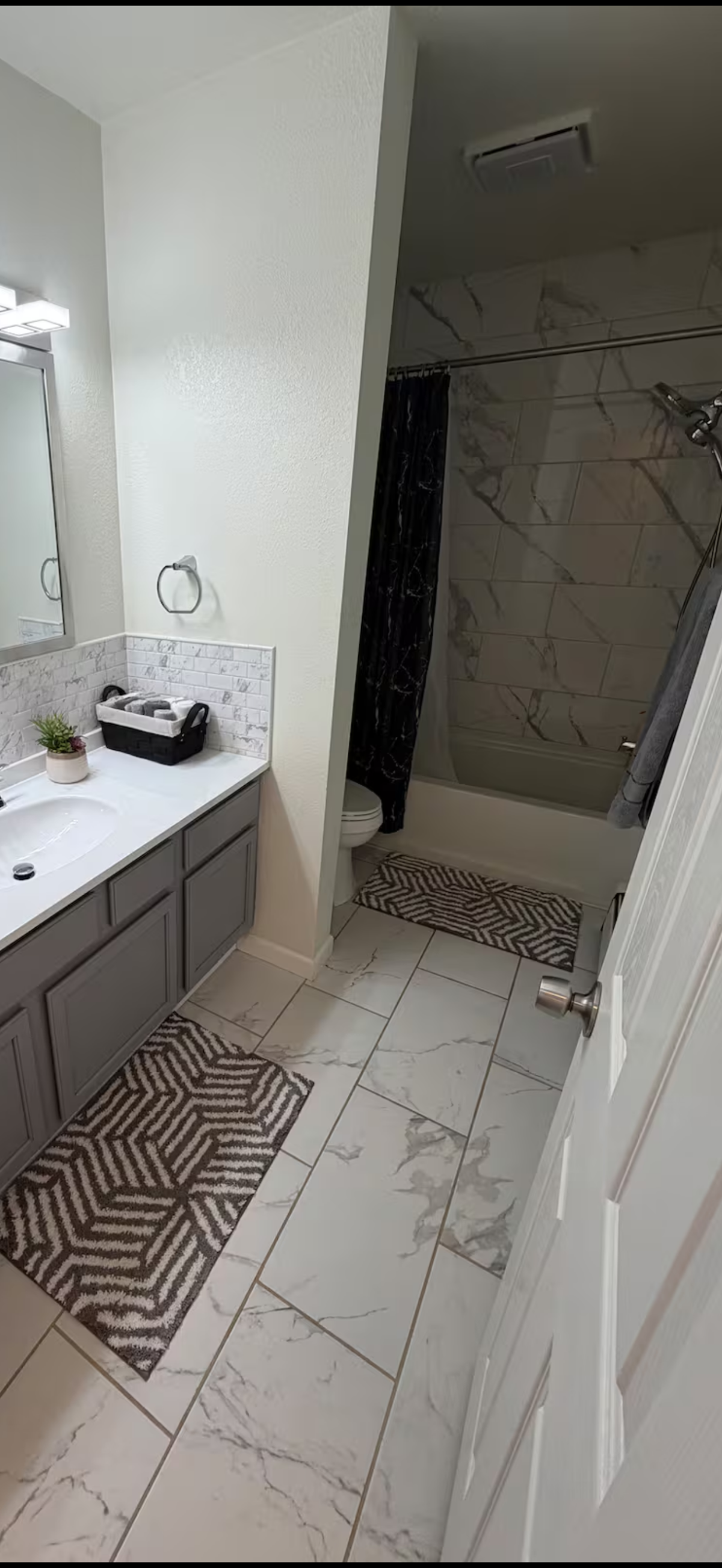West Side Minutes to Airport 2Beds 1.5 bath airport townhouse - Photo 6