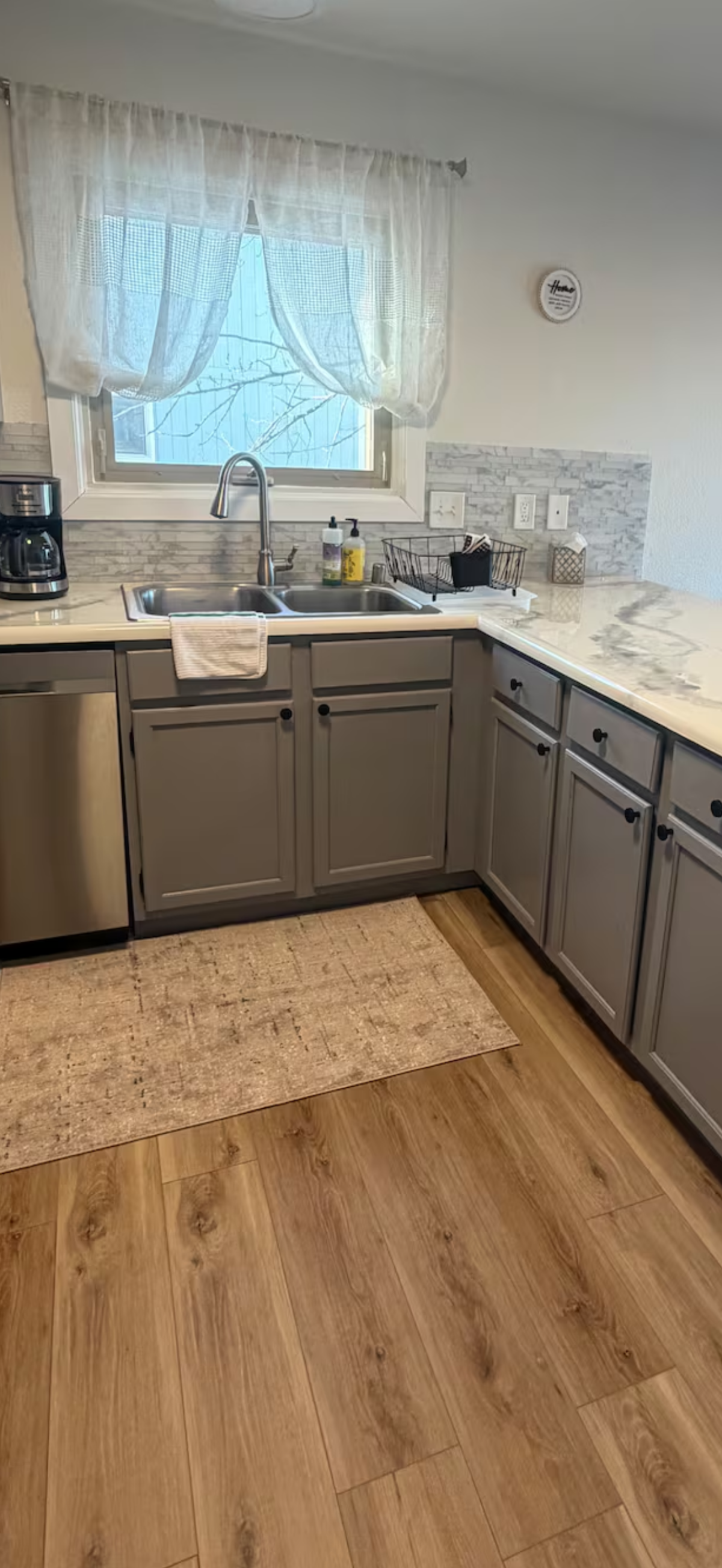West Side Minutes to Airport 2Beds 1.5 bath airport townhouse - Photo 9