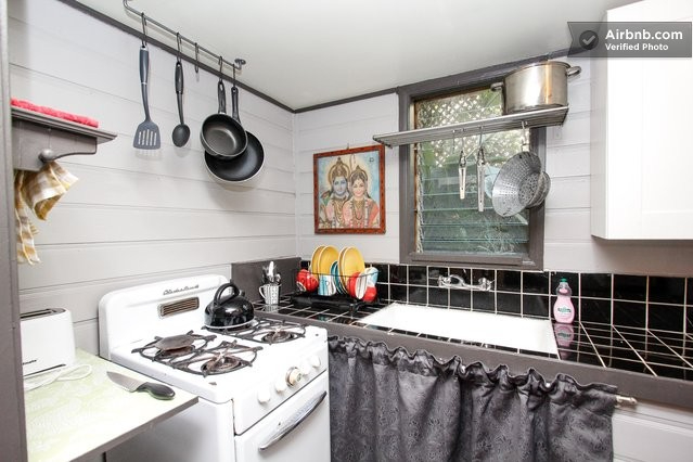 Exotic Apartment with Huge Tropical Garden in the Hollywood Hills - Photo 2
