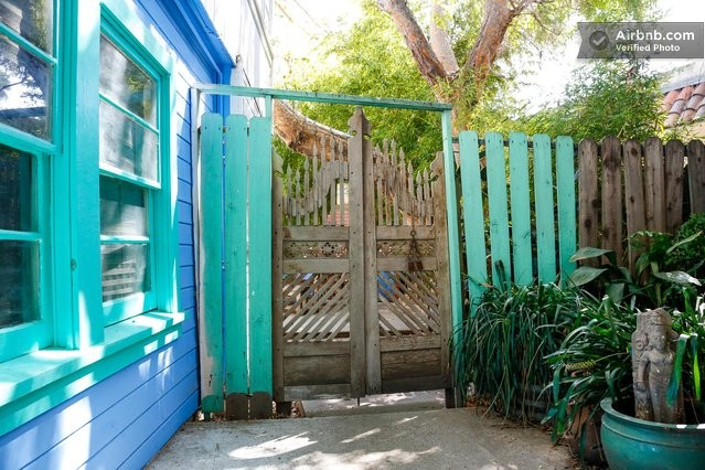 Exotic Apartment with Huge Tropical Garden in the Hollywood Hills - Photo 3