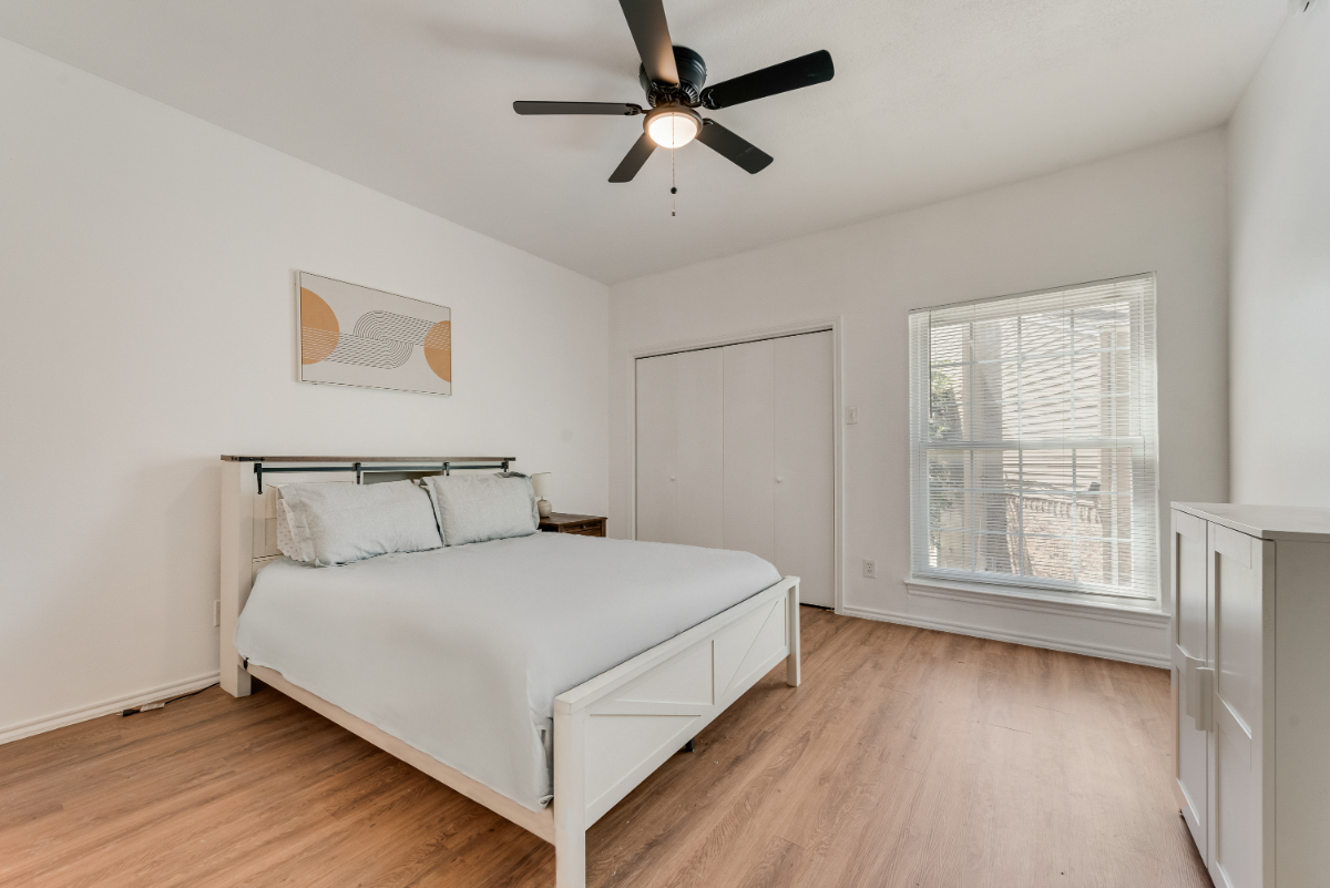 2Bed/2Bath - King Bed, Workspace, Walking Distance to Dog Park - Photo 8