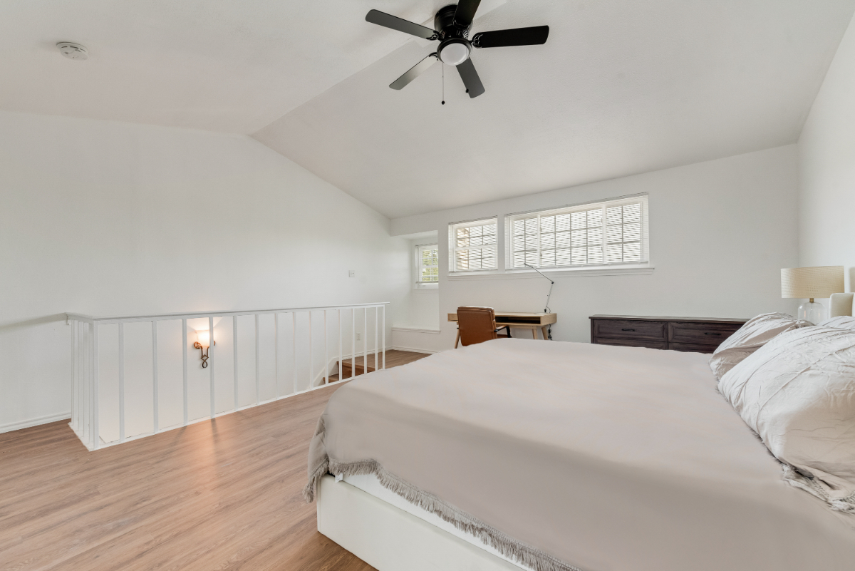 2Bed/2Bath - King Bed, Workspace, Walking Distance to Dog Park - Photo 9