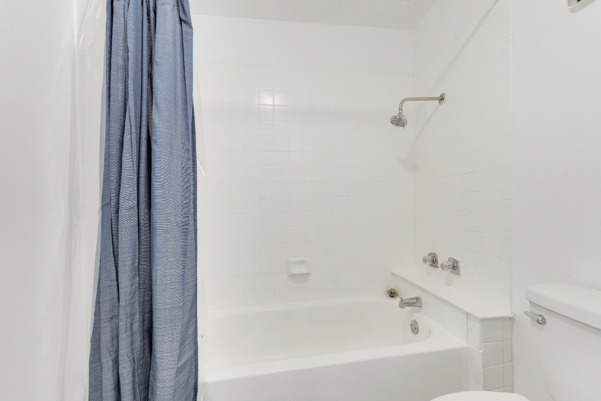 2Bed/2Bath - King Bed, Workspace, Walking Distance to Dog Park - Photo 12