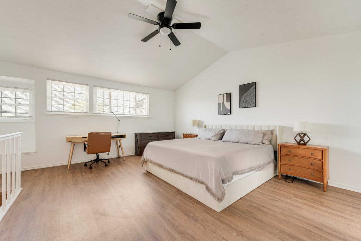 2Bed/2Bath - King Bed, Workspace, Walking Distance to Dog Park - Photo 10