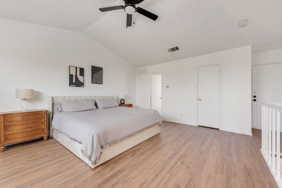2Bed/2Bath - King Bed, Workspace, Walking Distance to Dog Park - Photo 11