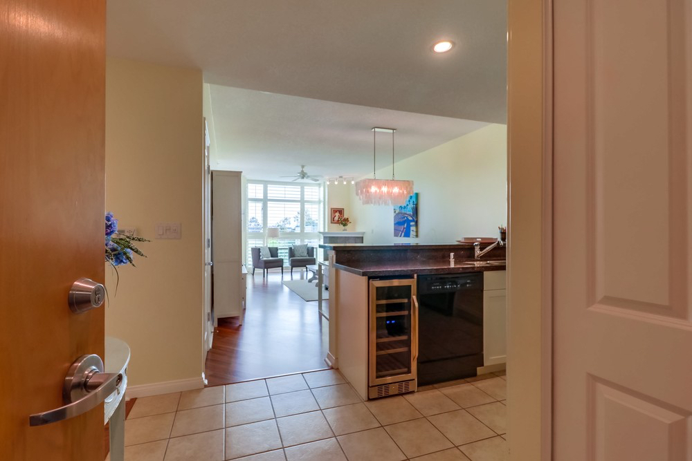 2B 2B Downtown Living with Quiet Residential Feel - Photo 2