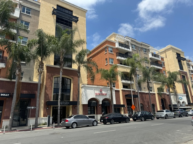Spacious HIllcrest 1 Bedroom / 1 Bath Condo with private balcony, in Unit laundry in the Heart of dynamic Hillcrest Neighborhood! - Photo 1