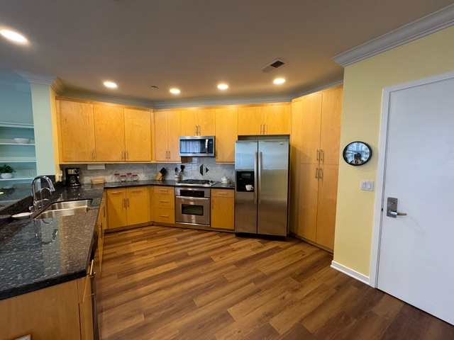 Spacious HIllcrest 1 Bedroom / 1 Bath Condo with private balcony, in Unit laundry in the Heart of dynamic Hillcrest Neighborhood! - Photo 5