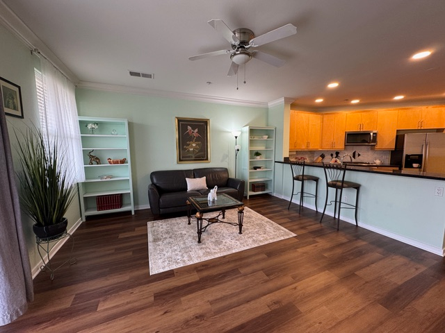 Spacious HIllcrest 1 Bedroom / 1 Bath Condo with private balcony, in Unit laundry in the Heart of dynamic Hillcrest Neighborhood! - Photo 4