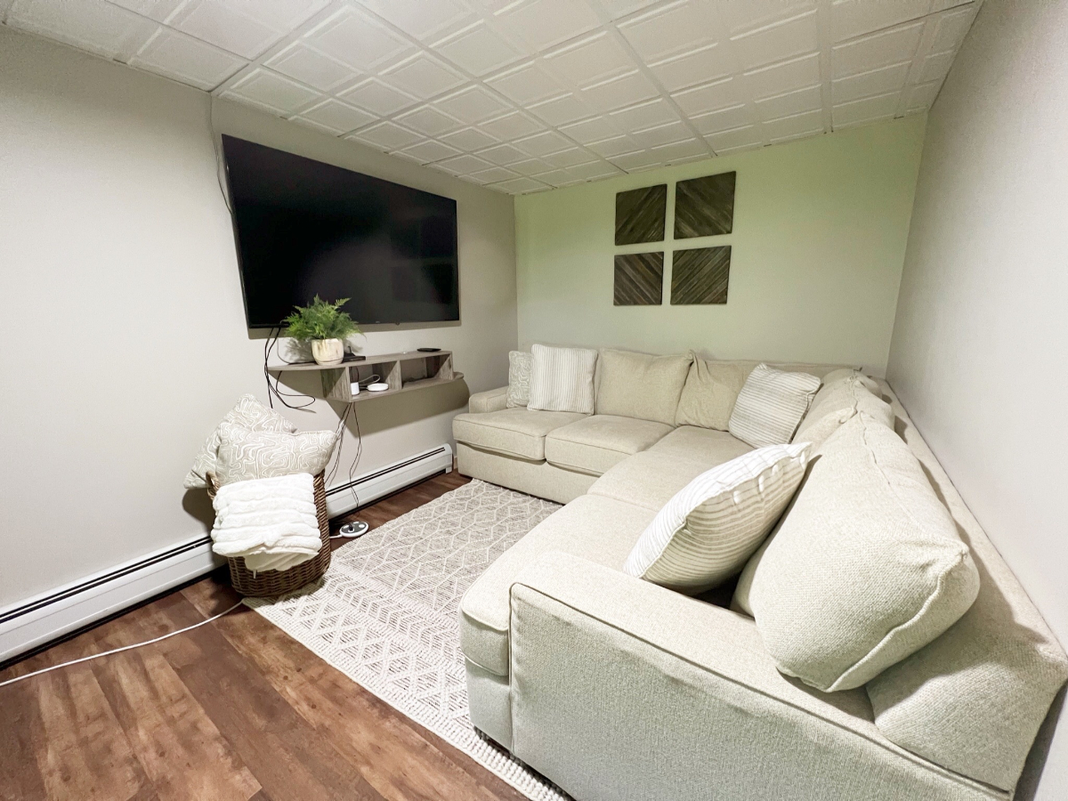 Cozy Mountain View Home 3BD 1.5 BR - Photo 2