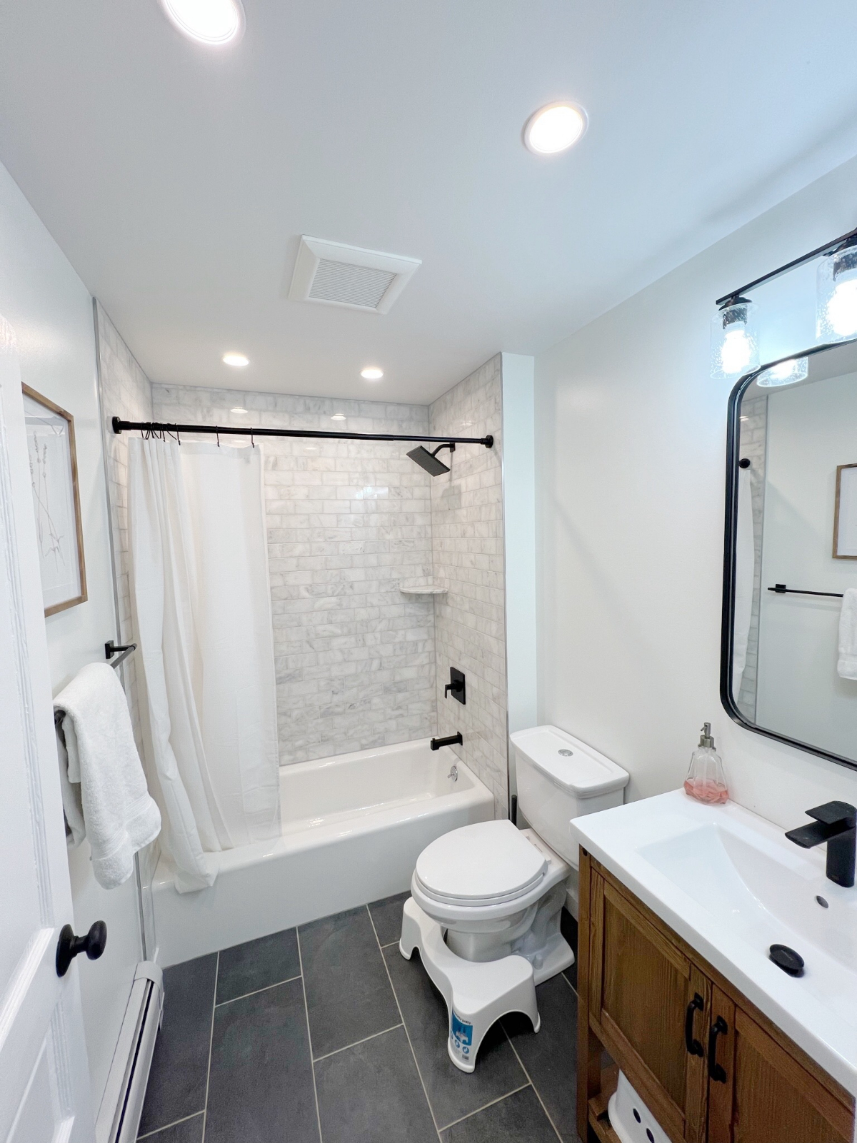 Cozy Mountain View Home 3BD 1.5 BR - Photo 6