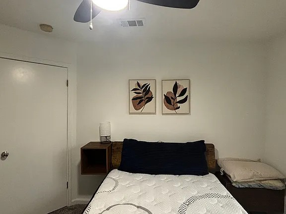 Beautiful private room close to hospitals and major amenities - Photo 1