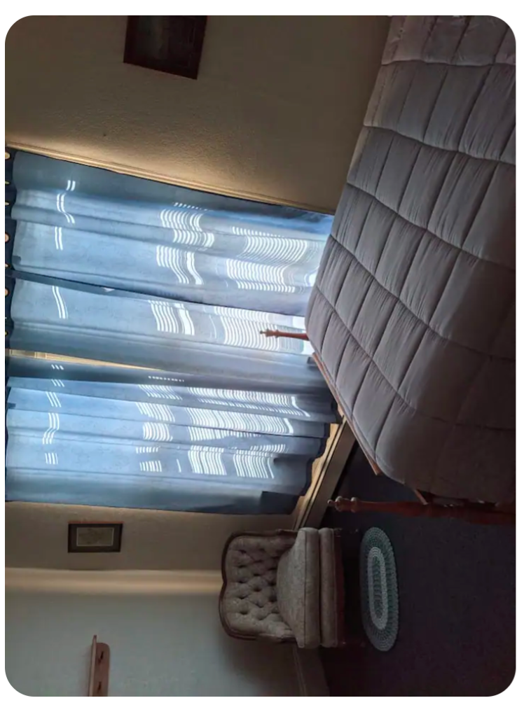 Fully Furnished Victorian - 2nd floor apt w/private balcony - Photo 5