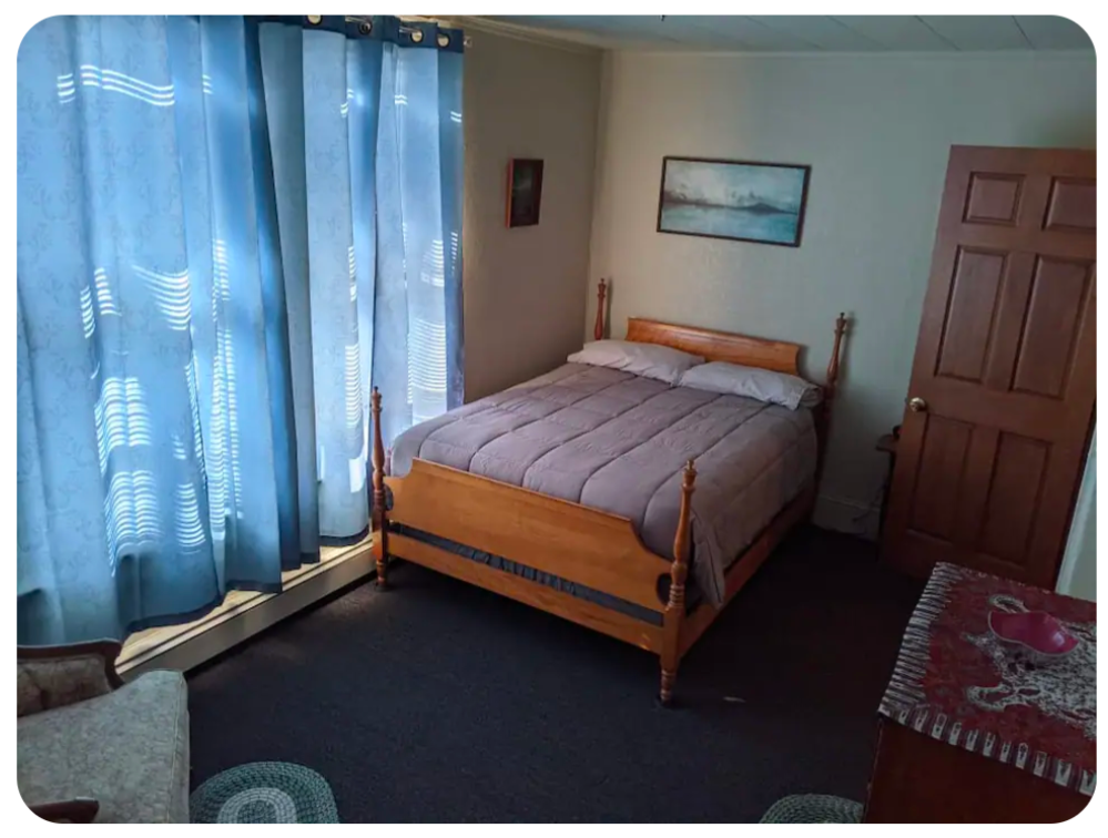 Fully Furnished Victorian - 2nd floor apt w/private balcony - Photo 6
