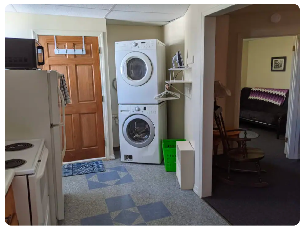 Fully Furnished Victorian - 2nd floor apt w/private balcony - Photo 7