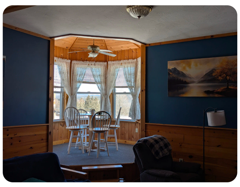Fully Furnished Victorian - 2nd floor apt w/private balcony - Photo 1