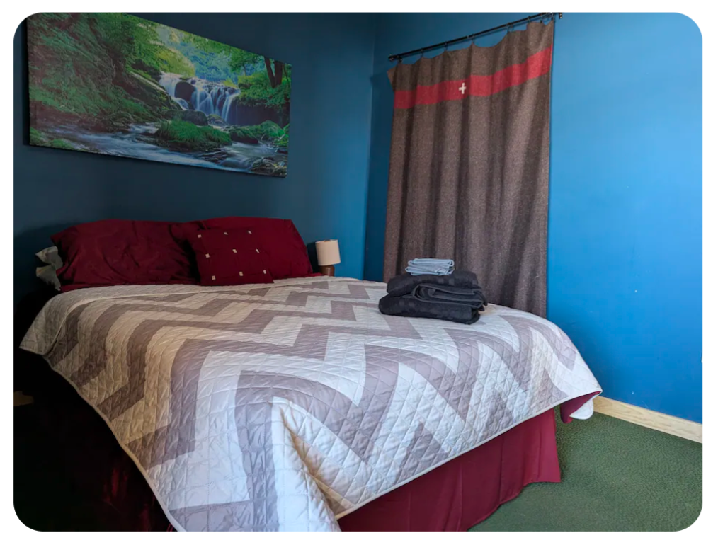 Fully Furnished Victorian - 2nd floor apt w/private balcony - Photo 7