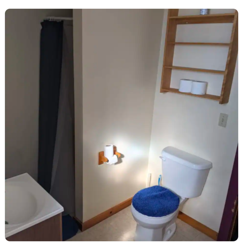 Fully Furnished Victorian - 2nd floor apt w/private balcony - Photo 8