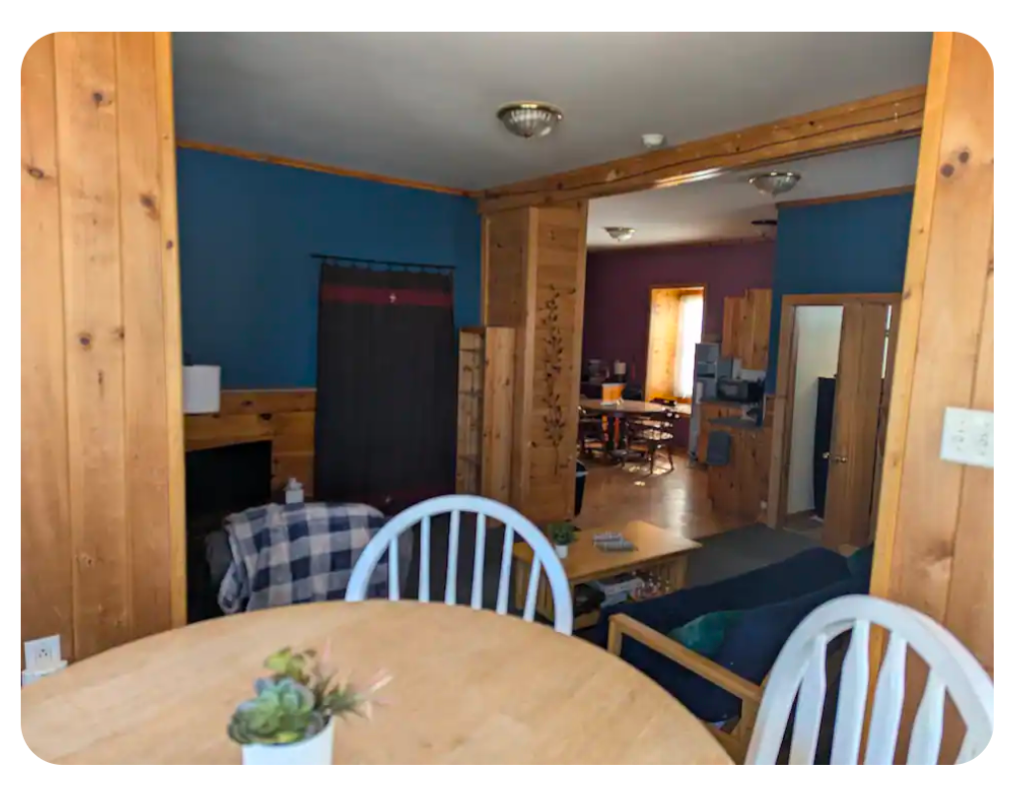 Fully Furnished Victorian - 2nd floor apt w/private balcony - Photo 9