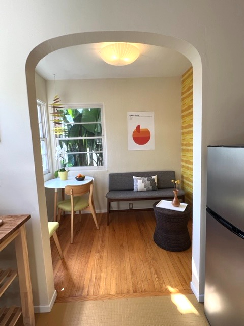 Sunny One Bedroom - Photo 3