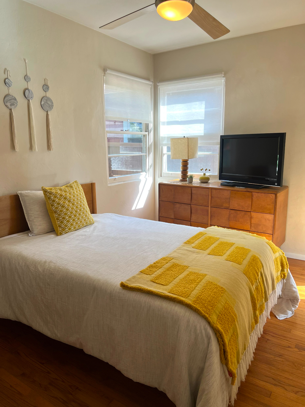 Sunny One Bedroom - Photo 4