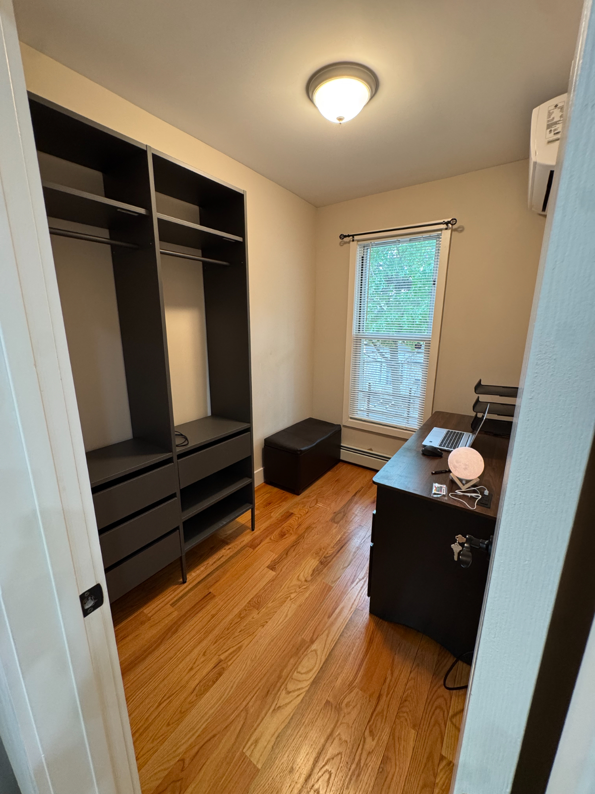Newly Renovated Two Bedroom Apartment - Photo 9